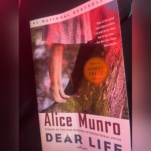 Alice Munro 'Dear Life' Book